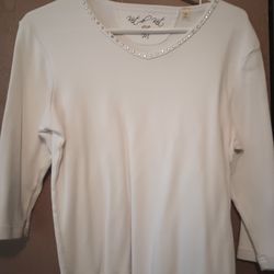 Knit de Knit White V-Neck Diamond Studded Collar Sz Med $5 MPU SERIOUS INQUIRIES ONLY