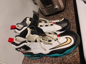 Size 10 and 1/2 use them two times they still look like new