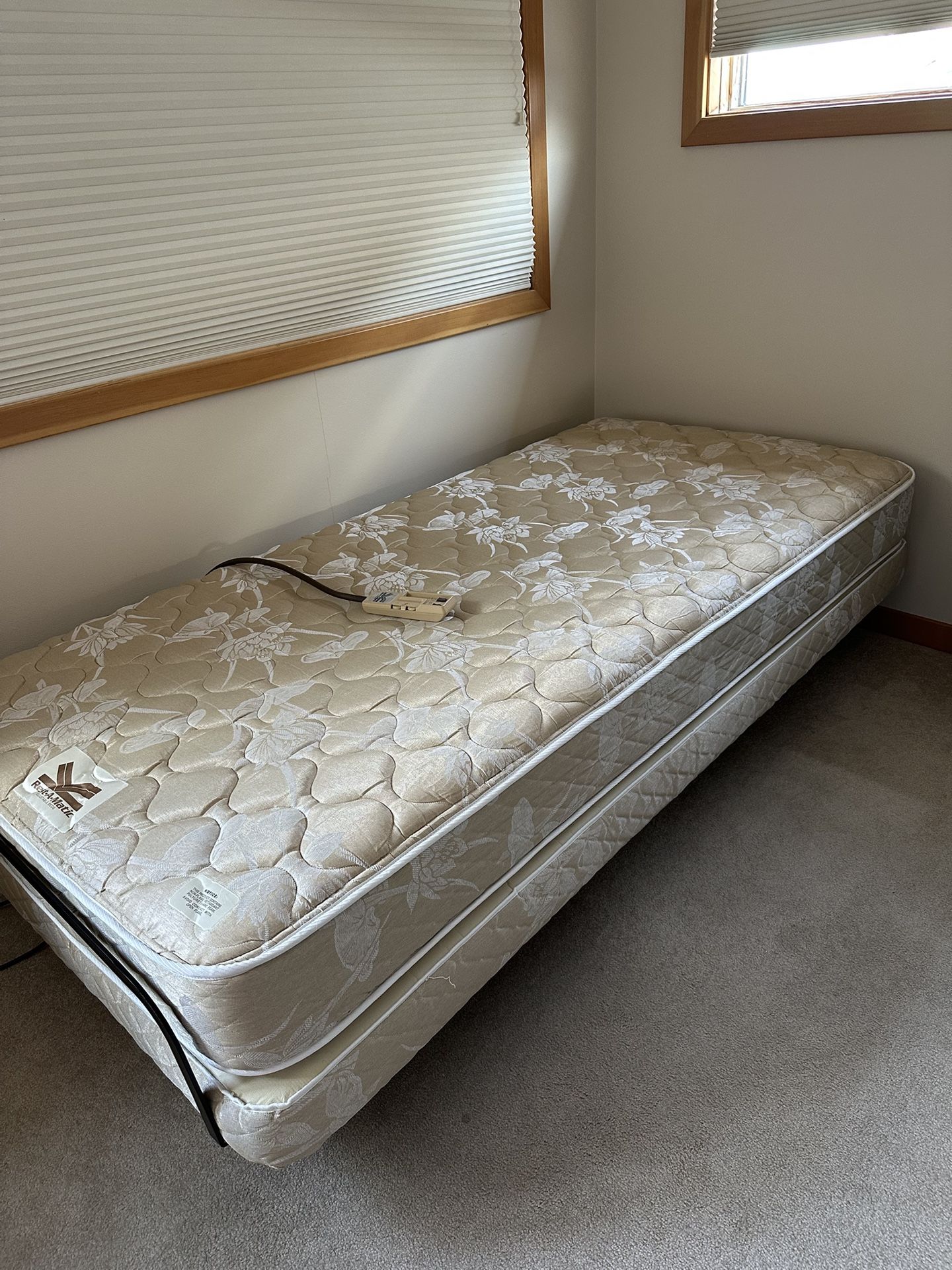 Twin Bed XL, Adjustable Bed