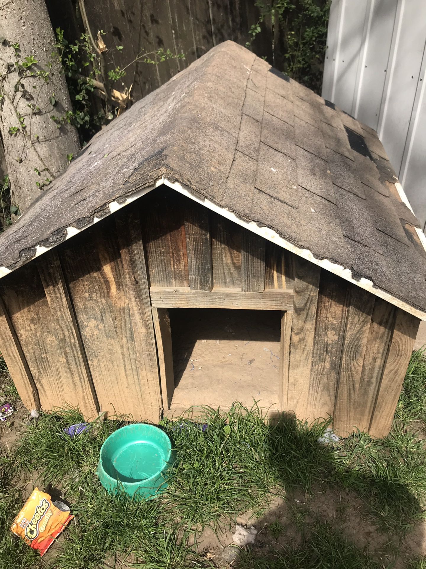 LARGE DOG HOUSE