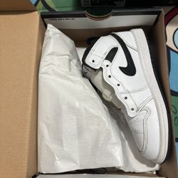 jordan 1 mid boys