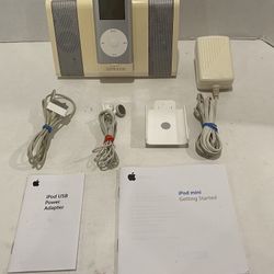 Silver Apple iPod Mini With Speakers And Accessories
