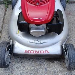 GVC160 Honda Self Propelled Mower Like New 
