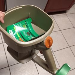 Scotts Whirl Hand-Powered Spreader for Grass Seed, Fertilizer, Salt, Ice Melt