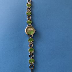 The wristwatch works well shines in good condition