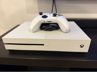Xbox One S with Controller
