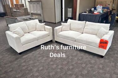 Beautiful‼️ 2-Pc Ivory Sofa & Loveseat