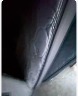 Queen mattress and boxspring