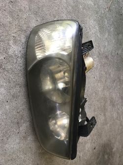 01-03 Hyundai Elantra right / passenger side headlight