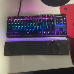 Steelseries Apex 7 TKL Gaming Keyboard (like new)