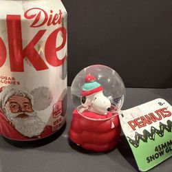 SNOOPY small Christmas Snow Globe 