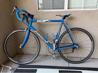 Cannondale R700 road bike