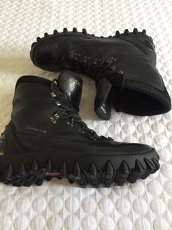 AWESOME AND RARE SALOMON MOTO BOOTS. SAVE HUGE.