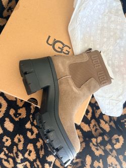 UGGS LOW CUT BOOT