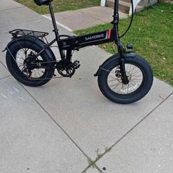 ELectric Bicycle fat tire!  runs excellent!great for any surface!  great for trails!pedal assist!