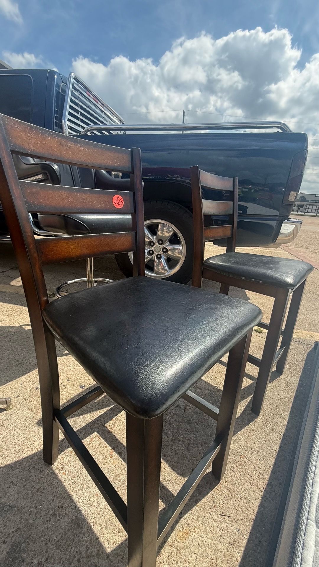 2 high chairs