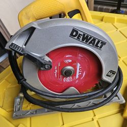 DeWalt 15 Amp 7-1/4 in. Circular Saw With Blade 
