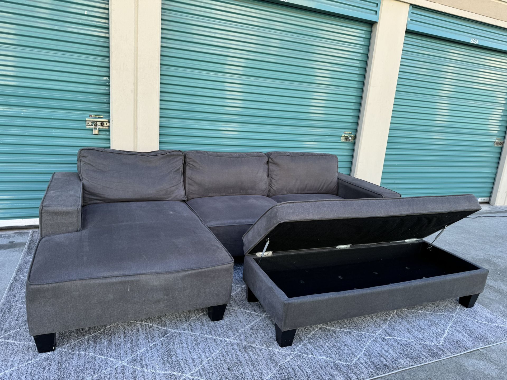 *FREE DELIVERY* Large 3 piece gray sectional w/ storage ottoman