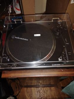 Audio Technica AT-120XUSB turntable
