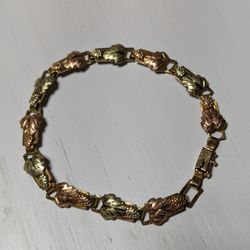 Woman's Vintage Bracelet 10k Black Hills Gold