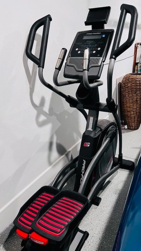 Pro Form 7.0 Elliptical Machine