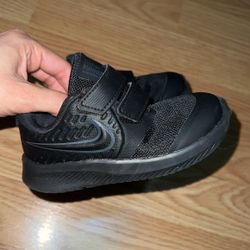 Nike Toddler Sneakers (size 7)