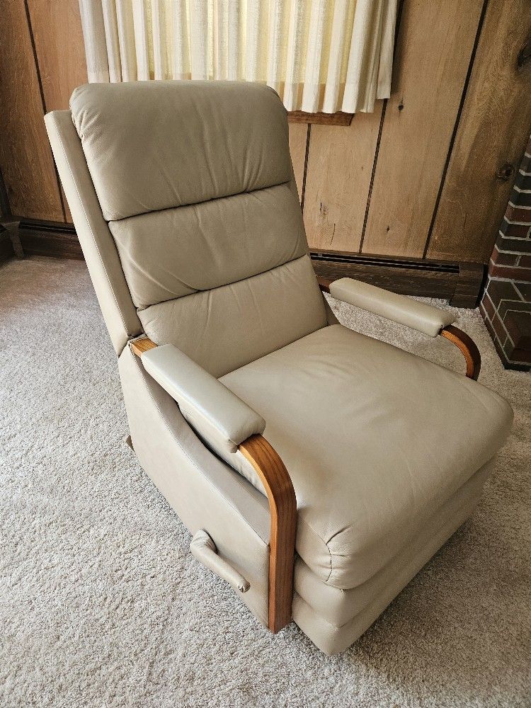 Leather Rocker/recliner