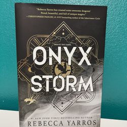 Onyx Storm (Deluxe Limited Edition) - by Rebecca Yarros (Hardcover)