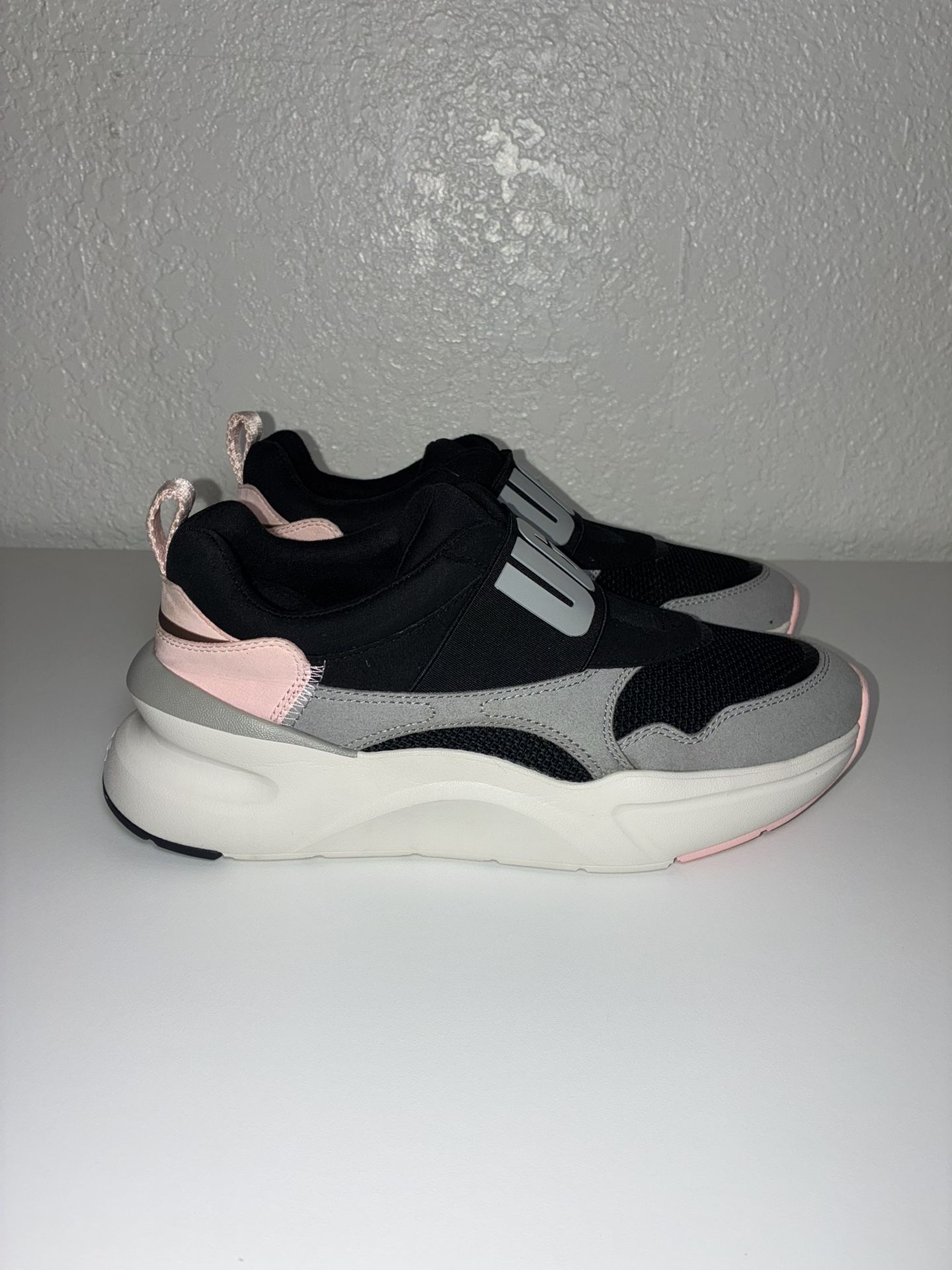 UGG Women’s La Flex Chunky Sneakers Size 7 US Pink & Black Slip On Shoes 1119890