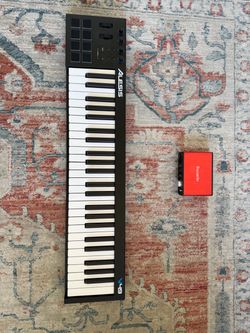 Alesis V49 MIDI Keyboard Controller w/Focusrite Audio Interface