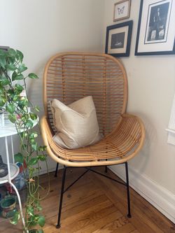 Rattan Accent Chair with Metal Legs