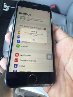 iPhone SE 64Gb 2nd Gen Like New Factory Unlocked. (home Button Damage) Assistive Touch Only.