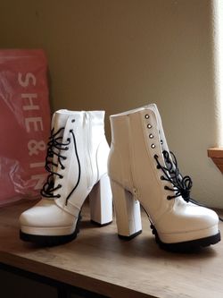 Lace-up Front Women's Combat Boot Size 8.5