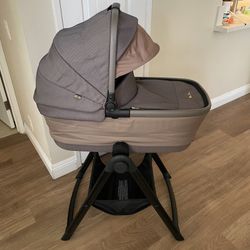 Silver Cross Bassinet And Stand