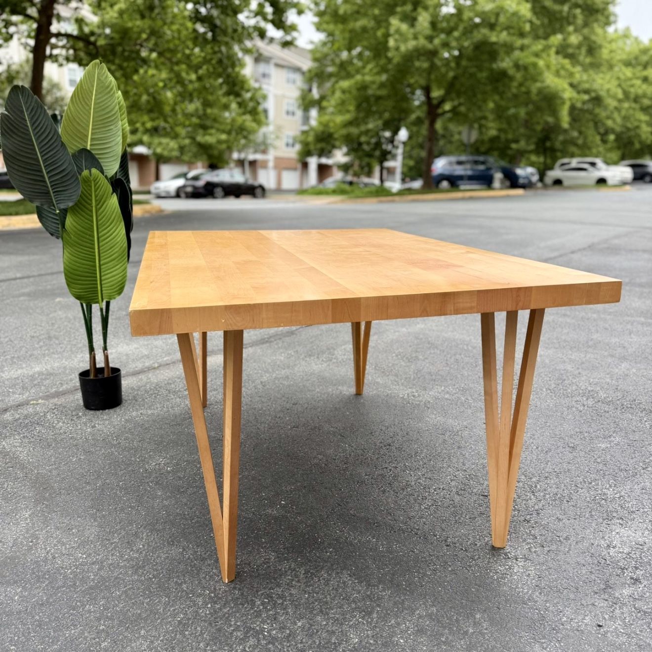 Modern Dining Table With Tapered Legs