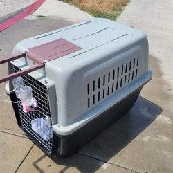 Large Dog Plastic Kennel With Telecoptic Handle Mechanism