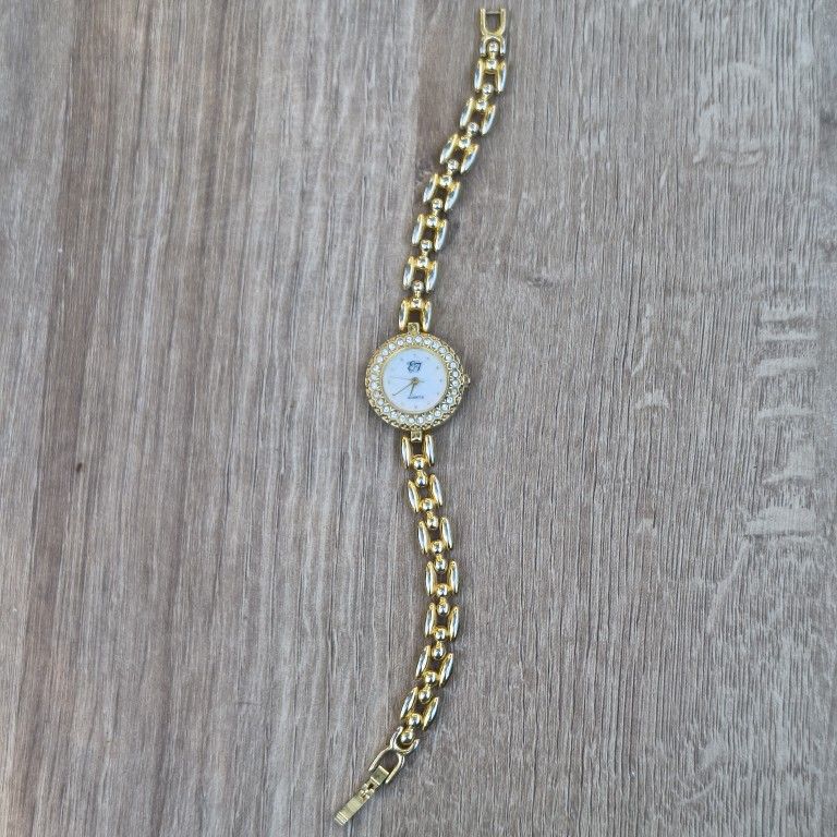 Vintage Elizabeth Taylor Women’s Watch, Crystal ; Mother of Pearl Dial