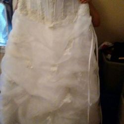 Wedding dress needs clean but its perfect size 14-16