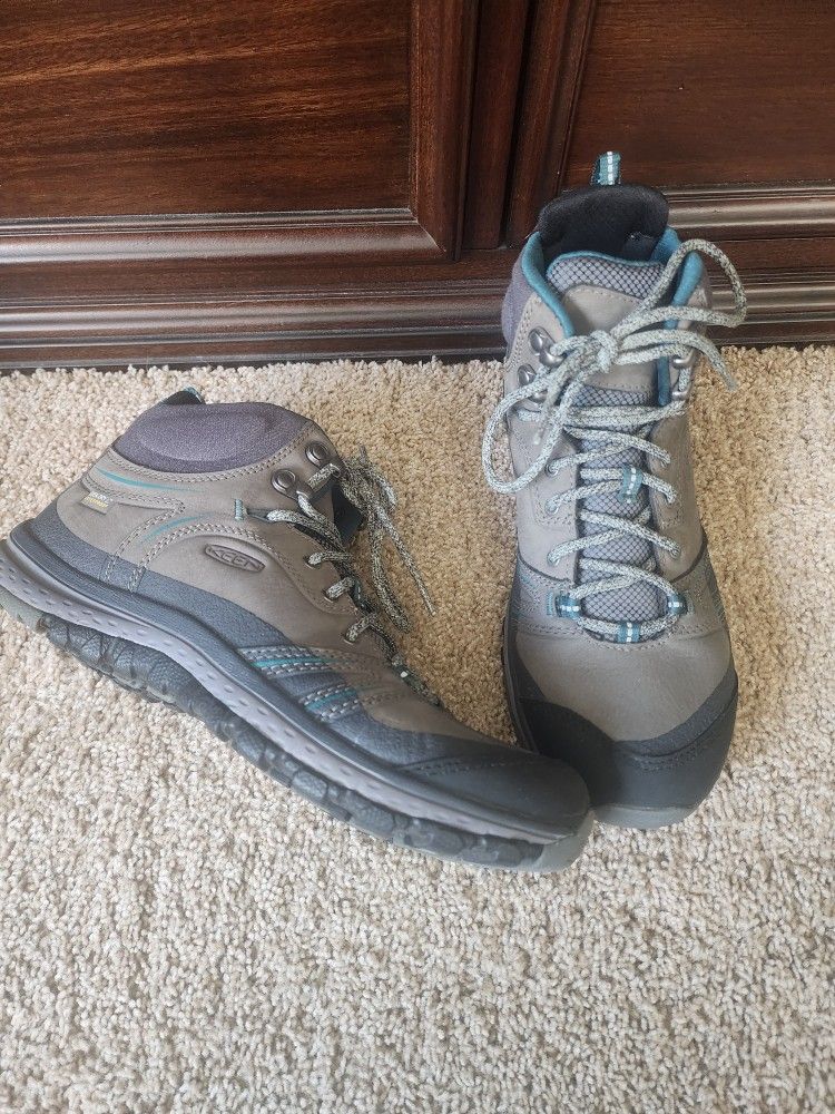 New Keen Hiking Boots 9 8.5 Shoes