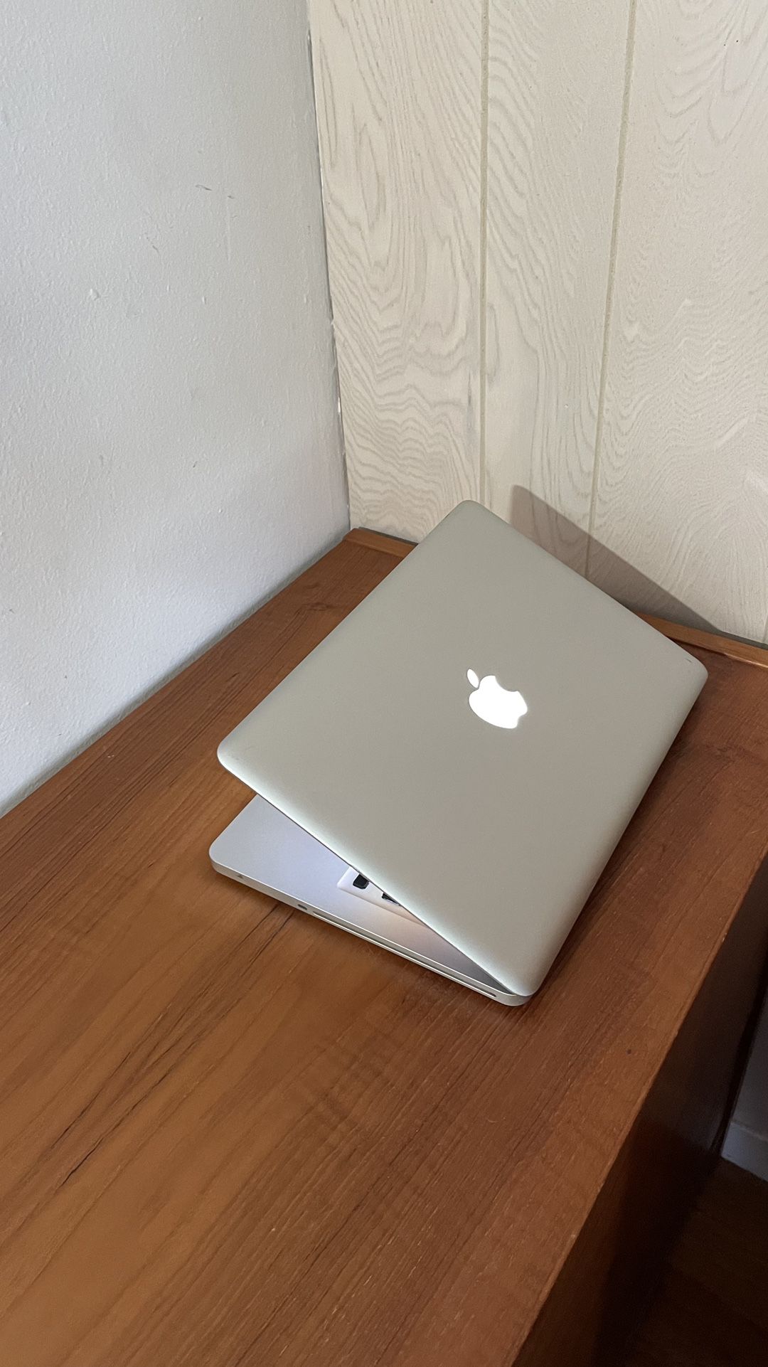 Apple MacBook Pro 13” I5/8GB/256GB SSD $140