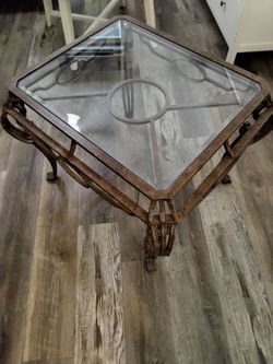 Glass end table and lamp set