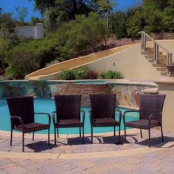 Set Of 4 Patio Chairs $100