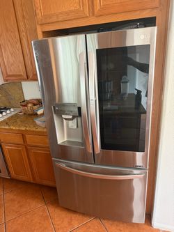LG French Door Refrigerator with InstaView