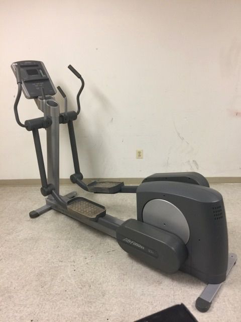 Life Fitness 93x Commercial Elliptical