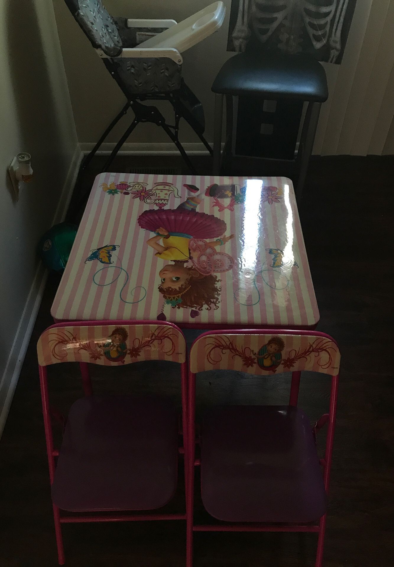 Toddler girl table chair set