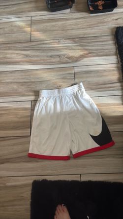 Kids cl boys Nike shorts all clothes are good to mint consirion I don’t sell torn up crap no stains