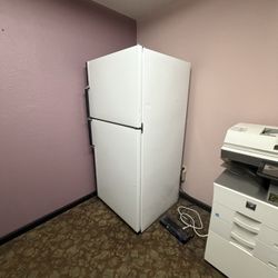 Kenmore Fridge - Super Clean And Cold With Icemaker 