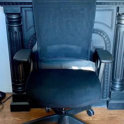 Like New - Black Adjustable Height and Armrest Ergonomic Mesh Back Swivel Executive  / Office Chair