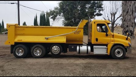 2011  Freightliner Cascadia Dump Truck
