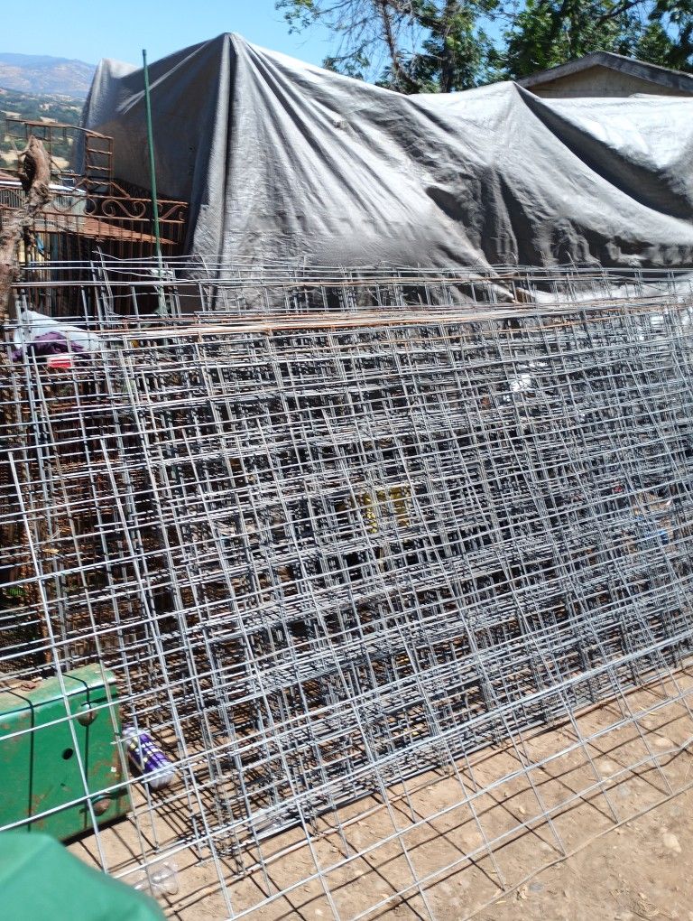 4x8 Hog Wire 26 Of Them $15 A Pec
